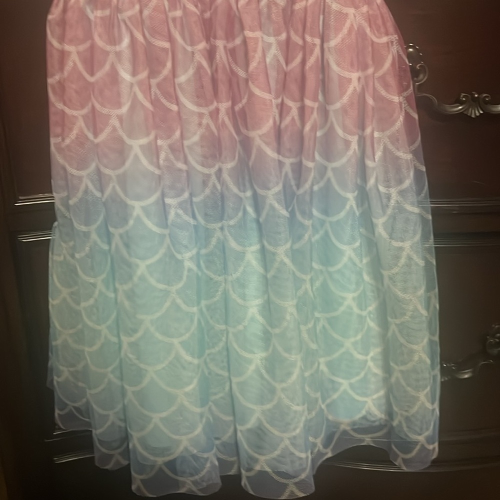 Little girls used size 8 dress - Picture 3 of 5